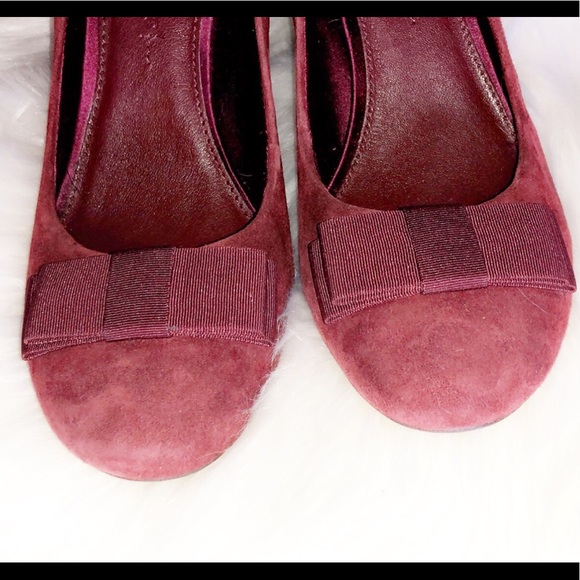 BANANA REPUBLIC Burgundy Suede Bow Heels - Picture 4 of 6